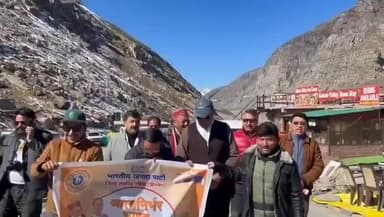 स्पीति: पूर्व विधायक रवि ठाकुर ने लाहौल स्पीति जिला के लोगों से स्वदेशी उत्पादों के उपयोग की अपील की