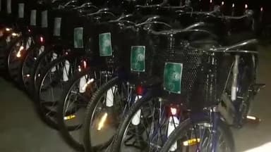 কৃষ্ণগঞ্জ: পশ্চিমবঙ্গ সরকারের সবুজ সাথী ২০২৫ প্রকল্পে নবম শ্রেণীর তিনটি স্কুলের মোট ৩৫৫ জনকে আজ সাইকেল দেওয়া হলো