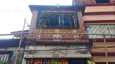 মাটিগাড়া: শিলিগুড়ির ৫ নং ওয়ার্ডে ফুটপাত দখল মুক্ত এবং অবৈধ নির্মাণ ভাঙতে গিয়ে ক্ষোভের মুখে পড়তে হয় পুরকর্মীদের