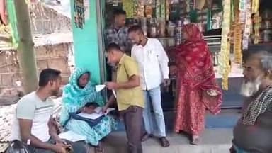 বারাসত ২: 2025 সালে ভোটার তালিকায় নাম নেই,SIR আবহে ঘুম উড়েছে খড়িবাড়ির কৃষ্ণমাটি গ্ৰামের কয়েকটি পরিবারের