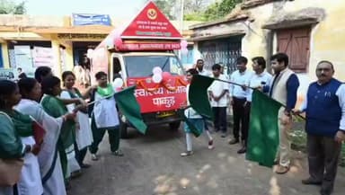 पाकुड़: उपायुक्त ने रक्तदान जागरूकता रथ को हरी झंडी दिखा कर किया रवाना #pakur #dc #blood #donetion #camp