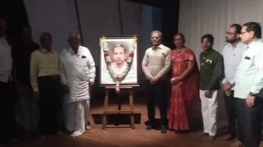 बसमत: प्रा सूर्मनी दत्ता चौगुले सभागृहात कुरुंदकरांच्या जन्मभूमीत नाट्य स्वरूपात झाला कुरुणकरांच्या विचारांचा जागर