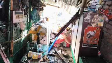 মাটিগাড়া: ফুলবাড়ি বাইপাস এলাকায় একটি দোকানে অগ্নিকান্ডের ঘটনায় চাঞ্চল্য