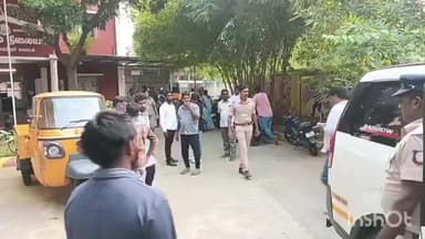 மேட்டுப்பாளையம்: காரமடையில் விற்பனைக்காக குட்கா கடத்தி வந்த மூன்று பேர் கைது 120 கிலோ குட்கா பறிமுதல்