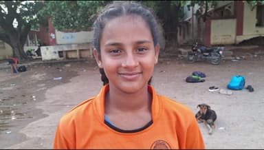 అథ్లెటిక్స్ లో జాతీయ స్థాయి పోటీలకు ఎంపికైన టి.చదివే వాండ్ల పల్లి జడ్పి హైస్కూల్ విద్యార్థిని ఈ.హాసిని