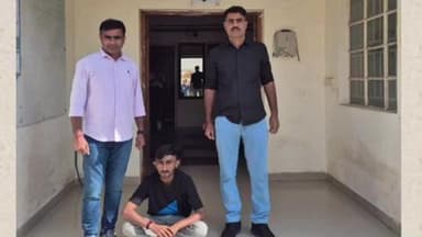 સિધ્ધપુર: કાકોશી ચાર રસ્તા ઉપર થી પોલીસે એન્ડ્રોઇડ મોબાઇલ ચોરી કરનાર ઇસમને ઝડપી પાડ્યો