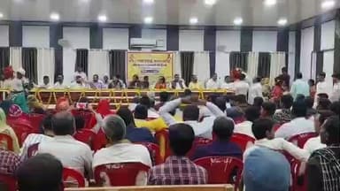 महोबा: कबरई ब्लॉक सभागार में ग्राम प्रधान व क्षेत्र पंचायत सदस्यों की बैठक, विकास कार्यों पर हुई चर्चा