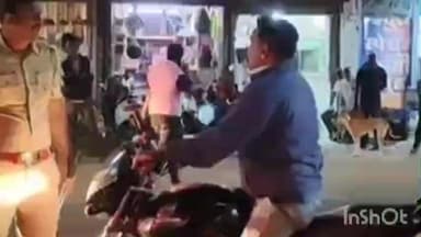 कोपरगाव: शहरातील आंबेडकर स्मारक परिसरात शहर पोलिसांकडून विनानंबर प्लेट व ट्रिपल सीट दुचाकी स्वारांवर कारवाई