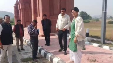 महोबा: महोबा-खजुराहो व कबरई पहरा मार्ग निर्माण कार्यों का डीएम ने निरीक्षण कर शीघ्र पूर्ण कराने के दिए निर्देश