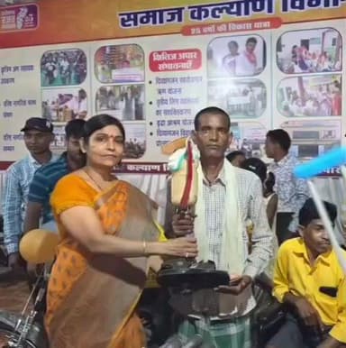बलौदाबाज़ार: संपर्क केंद्र की संवेदनशील पहल से दिव्यांग मनोज को मिला कृत्रिम अंग, तरेंगा निवासी ने जताया जिला प्रशासन का आभार