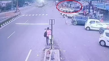 எட்டயபுரம்: எட்டயபுரத்தில் காற்றாடி எஸ்கார்ட் வாகனத்தை திருடி சென்ற சிசிடிவி காட்சிகள் வெளியாகி பரபரப்பு