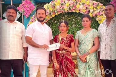 ପାରଳାଖେମୁଣ୍ଡି: ପୁଡୁନି ଗ୍ରାମରେ ପହଁଚି ନୂତନ ପୁଷ୍ପବତୀ କନ୍ୟାକୁ ଆଶୀର୍ବାଦ ପ୍ରଦାନ କଲେ ପାରଳା ବିଧାୟକ