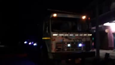 বাঘমুণ্ডী: রাতের অন্ধকারে অভিযান চালিয়ে সেই ছক ভেস্তে দিয়ে বাঘমুণ্ডি থানার পুলিশ বালিবোঝাই একটি ডাম্পার বাজেয়াপ্ত করল