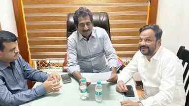 ಬಸವಕಲ್ಯಾಣ: ಹುಲಸೂರ ಹಾಗೂ ಮಂಠಾಳ ಗ್ರಾಪಂಗಳಿಗೆ ಪಟ್ಟಣ ಪಂಚಾಯತ್ ಆಗಿ ಮೇಲ್ದರ್ಜೆಗೆ ಏರಿಸಿ; ಬೆಂಗಳೂರಿನಲ್ಲಿ ಸಚಿವ ರಹೀಂ ಖಾನ್'ಗೆ ವಿಜಯಸಿಂಗ್ ಒತ್ತಾಯ