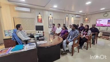 ନବରଙ୍ଗପୁର ପୋଲିସ ଷ୍ଟେସନ: ଜିଲ୍ଲାପାଳଙ୍କ କାର୍ଯ୍ୟାଳୟରେ ତାଲିମ ପ୍ରାପ୍ତ ଓଏସ ଅଧିକାରୀ ଙ୍କ ସହ ବୈଠକରେ ଯୋଗଦେଲେ ଜିଲ୍ଲାପାଳ