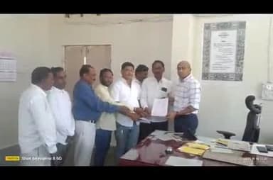 लाखांदूर: चपराड येथील विविध मागण्यांचे पालकमंत्र्यांना तहसीलदार मार्फत निवेदन