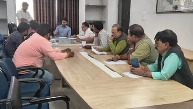 सारंगपुर: सारंगपुर एसडीएम कार्यालय में एसआईआर को लेकर राजनीतिक दलों के साथ हुई चर्चा