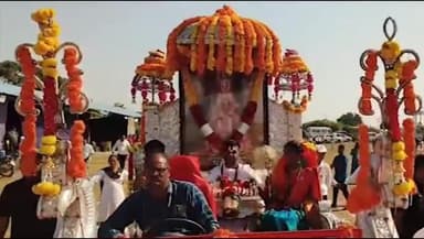 खुलताबाद: नंद्राबादमध्ये सिद्ध पादुका दर्शन सोहळ्याला भक्तांचा उत्स्फूर्त प्रतिसाद, आमदार प्रशांत बंब यांची उपस्थिती