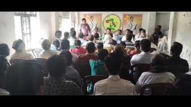 পিংলা: পিন্ডরুই এলাকায় তৃণমূল কংগ্রেসের অঞ্চল নেতৃত্বদের নিয়ে বৈঠকে পঞ্চায়েত সমিতির সভাপতি