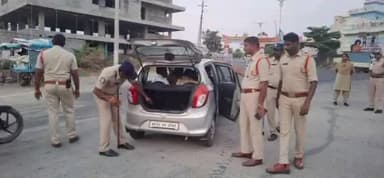 పుట్టపర్తిలో బుధవారం విస్తృతంగా తనిఖీలు నిర్వహించిన పోలీసులు