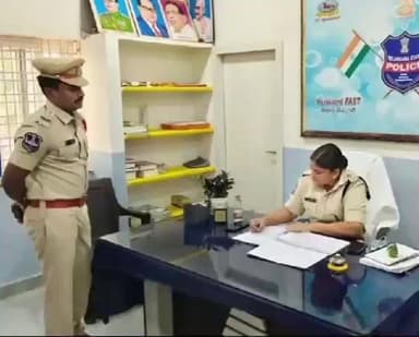 మహబూబ్ నగర్ అర్బన్: దేవరకద్ర పోలీస్ స్టేషన్ ను సందర్శించిన జిల్లా ఎస్పీ జానకి