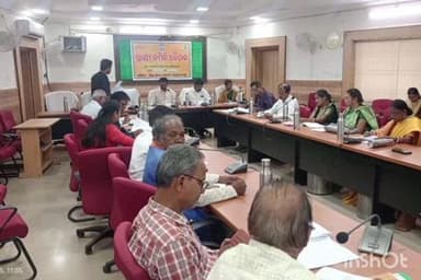 ପାରଳାଖେମୁଣ୍ଡି: ପାରଳାଖେମୁଣ୍ଡି ସଦର ସ୍ଥିତ ଜିଲ୍ଲା ପରିଷଦ ସମ୍ମିଳନୀ କକ୍ଷରେ ସ୍ଥାୟୀ କମିଟି ବୈଠକ ଅନୁଷ୍ଠିତ