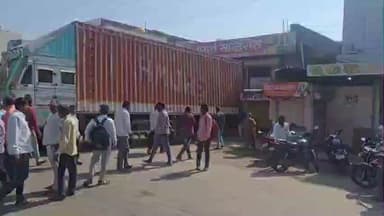 वैजापूर: ट्रकचा सिंध हॉटेल जवळ अपघात,सुदैवाने जीवित हानी नाही