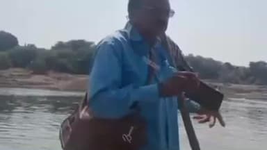 पैठण: हिरडपूरी येथे अवैध वाळू वाहतूक .करणाऱ्यांचे तहसीलदारांनी जाळले साहित्य