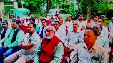 घाटमपुर: पतारा चौकी में एसीपी ट्रैफिक ने चौपाल लगाकर लोगों को यातायात नियमों की जानकारी दी