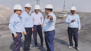 सिंगरौली: एनसीएल के निदेशक आशुतोष द्विवेदी ने दुधीचुआ ओसीपी का किया दौरा, अधिकारियों को दिए आवश्यक दिशा-निर्देश