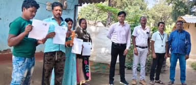 दंतेवाड़ा: दंतेवाड़ा जिले में मतदाता सूची पुनरीक्षण कार्य जोरों पर, युद्ध स्तर पर चल रहा है एसआईआर ई एफ फॉर्म वितरण कार्य