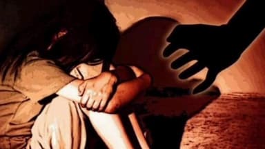 माढा: अल्पवयीन मुलीवर अत्याचार केल्याप्रकरणी टेंभुर्णी पोलीस ठाण्यात गुन्हा दाखल