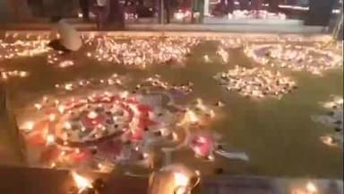 రాయదుర్గం: పట్టణంలోని సంతాన వేణుగోపాలస్వామి ఆలయంలో లక్ష దీపోత్సవానికి తరలివచ్చిన భక్తులు