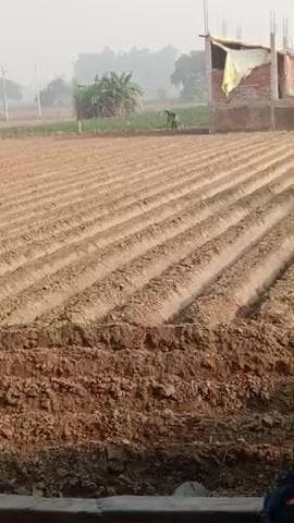 यह व्यक्ति खेत की मेढ को काट रहा है @और ग्राम प्रधान की भी बात नहीं मानता है
ऐसे व्यक्ति का क्या करना चाहिए 🙏🙏