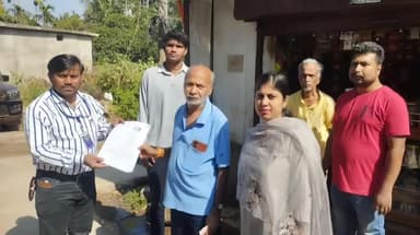 दंतेवाड़ा: किरन्दुल में बीएलओ ने घर-घर जाकर बांटे गणना प्रपत्र