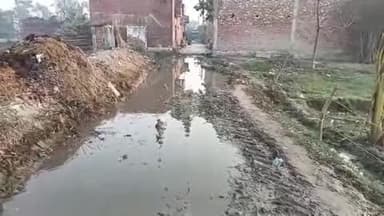 अमृतपुर: पट्टी दारापुर में ग्रामीणों द्वारा चकमार्ग पर घरों का पानी नाली तोड़कर खेत में छोड़ा, निकलने में हो रही परेशानी
