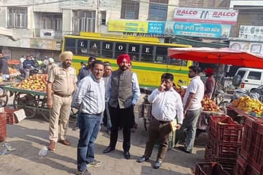 ਮਲੋਟ: ਐਸ.ਡੀ.ਐਮ. ਮਲੋਟ ਵੱਲੋਂ ਸ਼ਹਿਰ ਵਿੱਚ ਸਫ਼ਾਈ ਅਤੇ ਟ੍ਰੈਫਿਕ ਵਿਵਸਥਾ ਦਾ ਅਚਨਚੇਤ ਨਿਰੀਖਣ