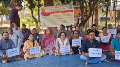 পশ্চিম নলবাৰী: চামতাতো তৃতীয় দিনাও অব্যাহত পঞ্চায়ত আৰু গ্ৰামোন্নয়ন বিভাগৰ ঠিকা ভিত্তিক কৰ্মচাৰীৰ প্ৰতিবাদ