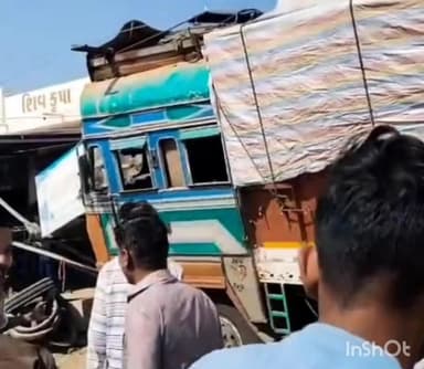 બાબરા: બાબરા નજીક ચિતલ ગામે બેકાબુ ખટારાનો તાંડવ — મુખ્ય બજારમાં ઘૂસી વાહનોને હડફેટે લઇ ઘૂસ્યો દુકાનમાં