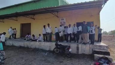 मोहन बड़ोदिया: उर्वरक विपणन केंद्र मोहन बड़ोदिया में मशीन नहीं चलने के चलते किसान हो रहे परेशान, नहीं दिया जा रहा खाद #jansamasya