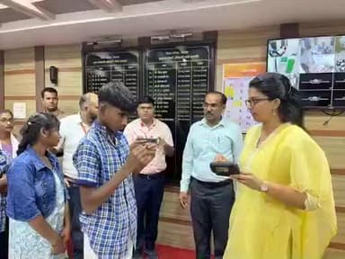 आरोग्य विभाग ,जिल्हा परिषद जळगाव.
**विद्यार्थ्यांना मिळाली नवी दृष्टी – **
जिल्हा परिषदेच्या मुख्य कार्यकारी अधिकारी मिनल करनवाल यांच्या संवेदनशील पुढाकारातून मिशन दृष्टी उपक्रमाला सुरुवात–
मा.जिल्हा आरोग्य अधिकारी डॉ.भायेकर सर यांच्या नेत