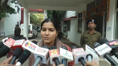 चार बच्चों की मां शादी के लिए युवक को कर रही थी ब्लैकमेल युवक ने उठाया आत्म घा*ती कदम, पुलिस ने किया खुलासा...
#gwalior...