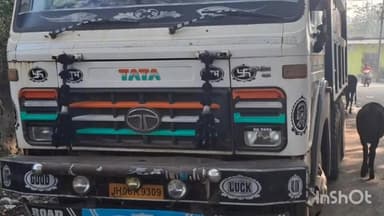 मुफ्फसिल थाना पुलिस ने दो बालु लदा हाईवा को पकड़ा। तस्कर फरार।
#citilivejharkhand #StarsEverywhere #cmhemantsoren