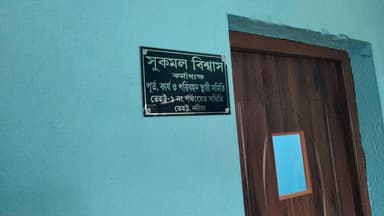 তেহট্ট ১: তেহট্ট ১ বিডিও অফিস থেকে খারাপ দুর্বৃত্তের নেমপ্লেট টা তাড়াতাড়ি সরিয়ে নেওয়া হোক জানালেন,CPIM নদীয়া জেলা কমিটির সদস্য