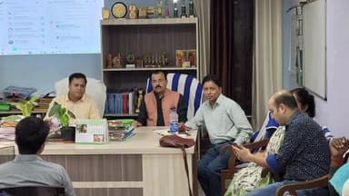 বজবজ ২: বজবজ ২ নম্বর ব্লকের বিভিন্ন এলাকার সার্বিক উন্নয়ন সংক্রান্ত মূলক বিষয়ে আলোচনা সভা করলেন পঞ্চায়েত সমিতির সভাপতি