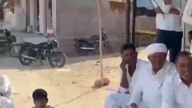 बज्जू: बज्जू में पुलिस की मौजूदगी में डीएपी खाद का वितरण, वितरण में देरी से नाराजगी, महिलाएं भी कतार में लगी