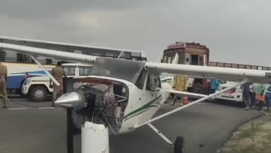 குளத்தூர்: அம்மா சித்திரத்தில் தரையிறக்கப்பட்ட விமானம் MLA முத்துராஜா அதிகாரிகளுடன் ஆலோசனை பாதுகாப்பு பணியில் போலீஸ் தீயணைப்பு துறை தீவிரம்