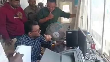 తెల్కపల్లి: పత్తి కొనుగోలు కేంద్రాల్లో రైతులను ఇబ్బందులకు గురిచేసే కఠిన చర్యలు: జిల్లా కలెక్టర్ బాదావత్ సంతోష్