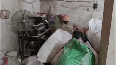 छतरपुर नगर: ट्रांसपोर्ट नगर में गुटखा फैक्ट्री पर प्रशासनिक अधिकारियों की छापेमारी