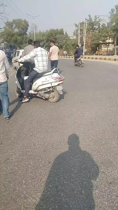 ਕਾਰ ਤੇ ਟਰੱਕ ਦੀ ਟੱਕਰ ਨਾਲ ਬੌਖਲਾਹਟ ਵਿਚ ਕਾਰ ਚਾਲਕ